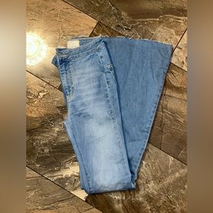 Stylish Free People flared bottom jeans
